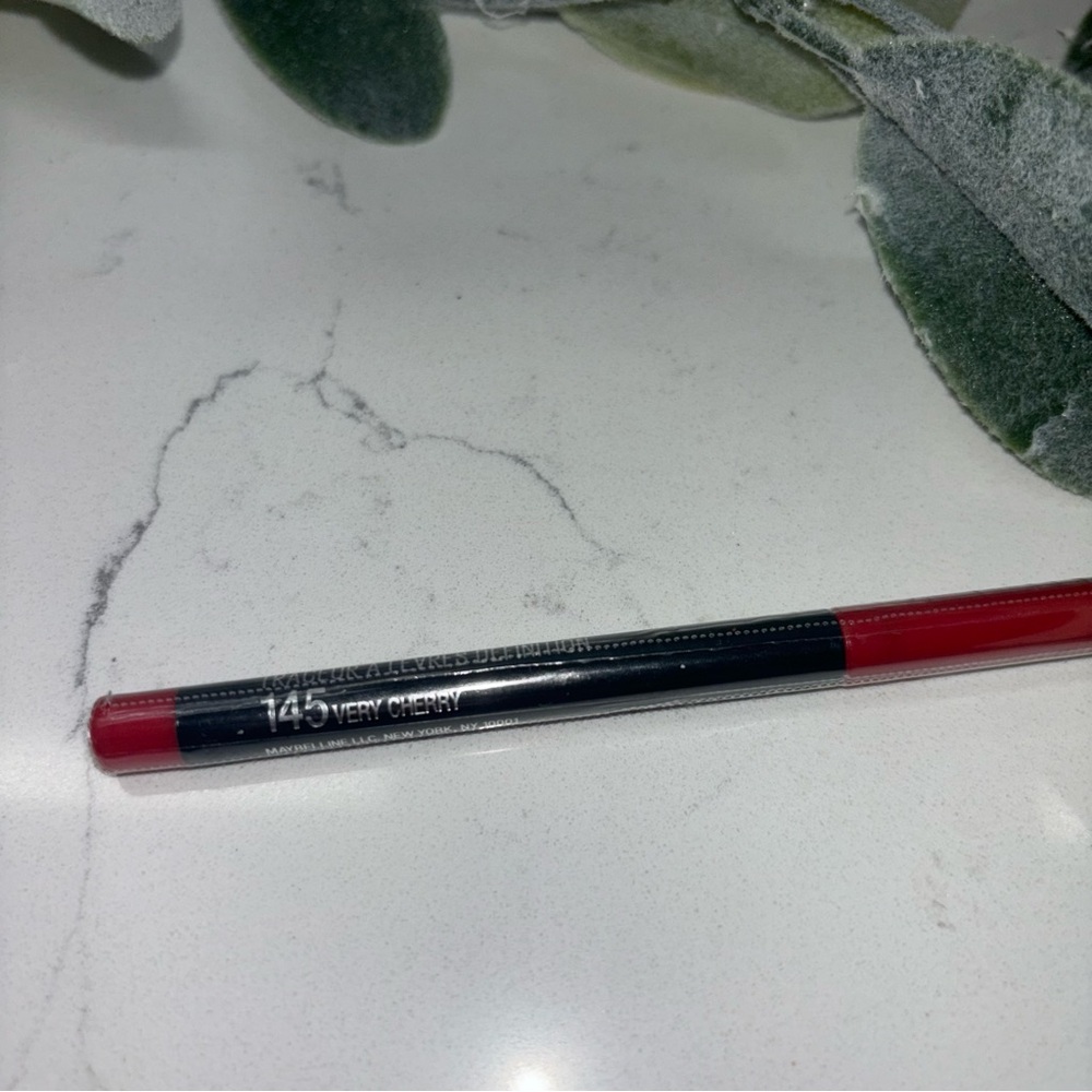 Maybelline New York Color Sensational Shaping Lip Liner - 145 Very Cherry - Picture 3 of 5